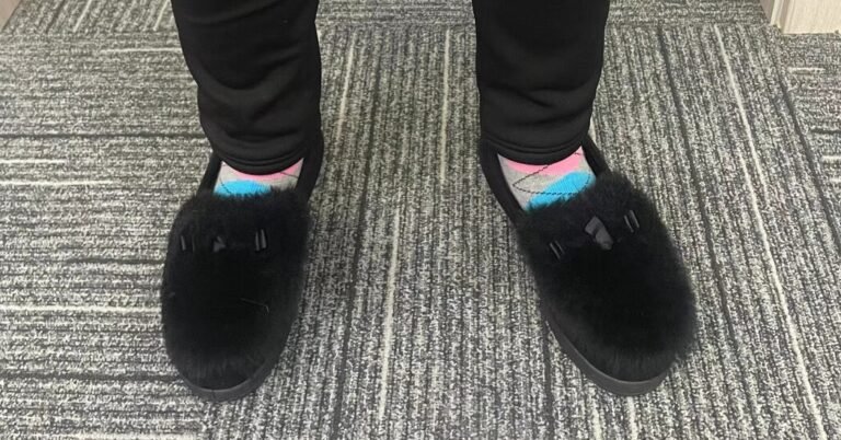 Young Chinese Are Embracing 'gross Outfits' At Work